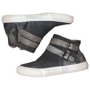 •BLOWFISH•DARK GRAY & GREEN CAMOUFLAGE 2-BUCKLE ZIPPER SIDE  SNEAKERS SIZE 7 EUC